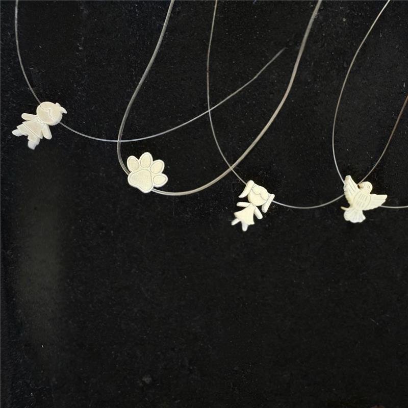 COLAR FIO DE NYLON COM PINGENTE ESPIRITO SANTO MADRE PÉROLA 