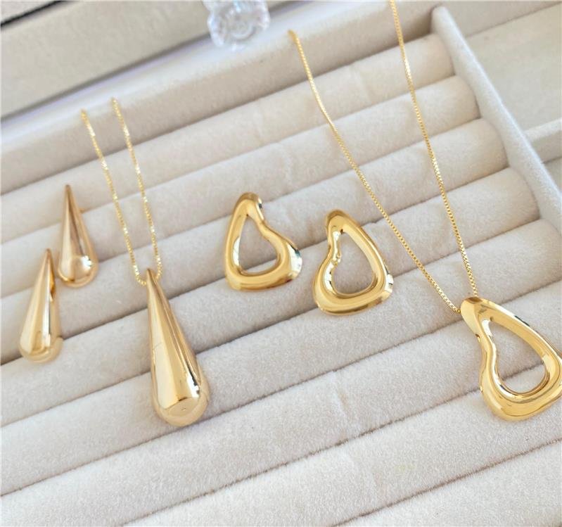  CONJUNTO DESIGN GOTA ALONGADA BANHO OURO 18K