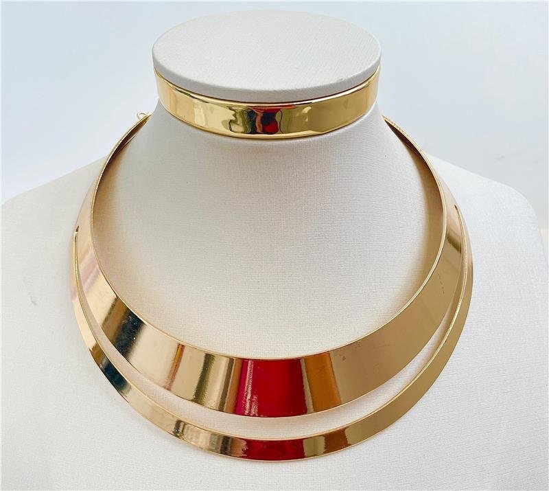 COLAR ARO MAXI COM DETALHE VAZADO BANHO OURO 18K