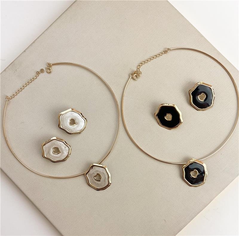 CONJUNTO ARO ÔRGANICO ÔNIX COM CORAÇÃO BANHO OURO 18K