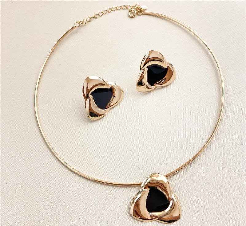 CONJUNTO ARO TRIÂNGULO ORGÂNICO ÔNIX BANHO OURO 18K