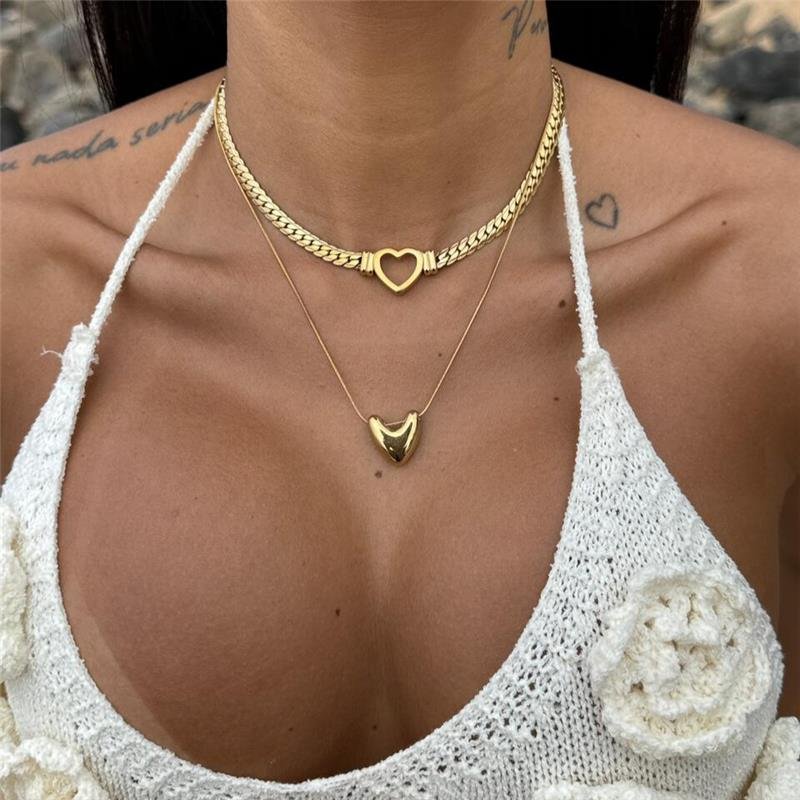  COLAR CORAÇÃO DESIGN EM AÇO INOXIDÁVEL COM BANHO OURO 18K