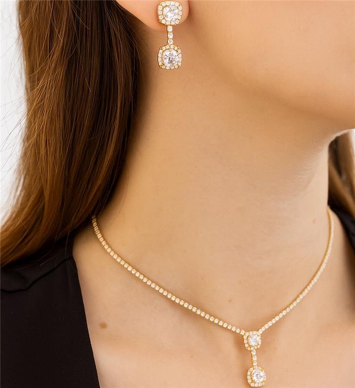 CONJUNTO FORMATURA RIVIERA COM PINGENTE QUADRADO DUPLO COM PONTO DE LUZ CRAVEJADAO BANHO OURO 18K