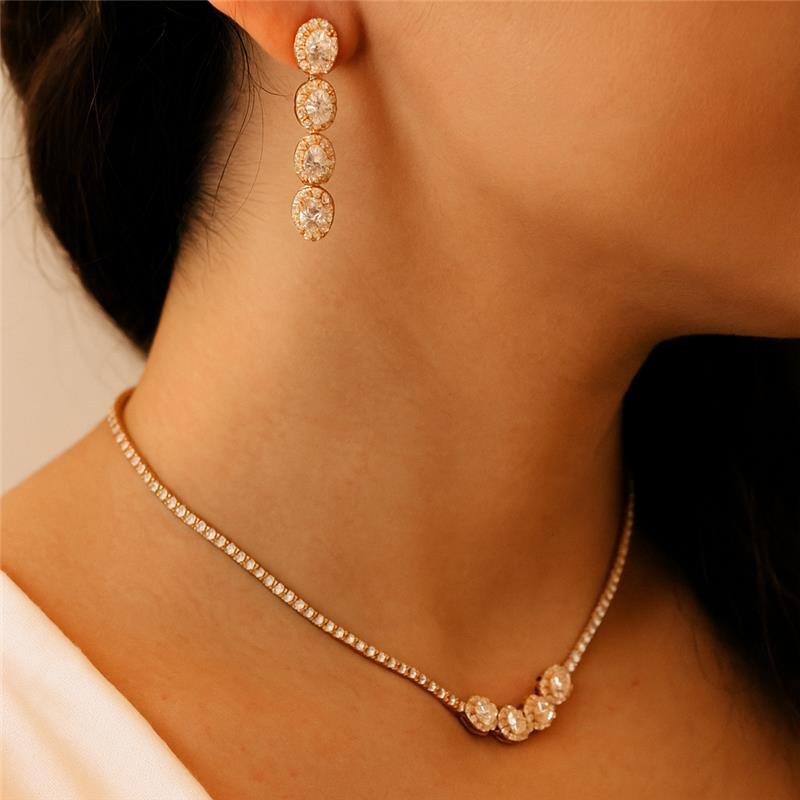 CONJUNTO FORMATURA RIVIERA COM PINGENTE OVAL COM PONTO DE LUZ CRAVEJADO BANHO OURO 18K