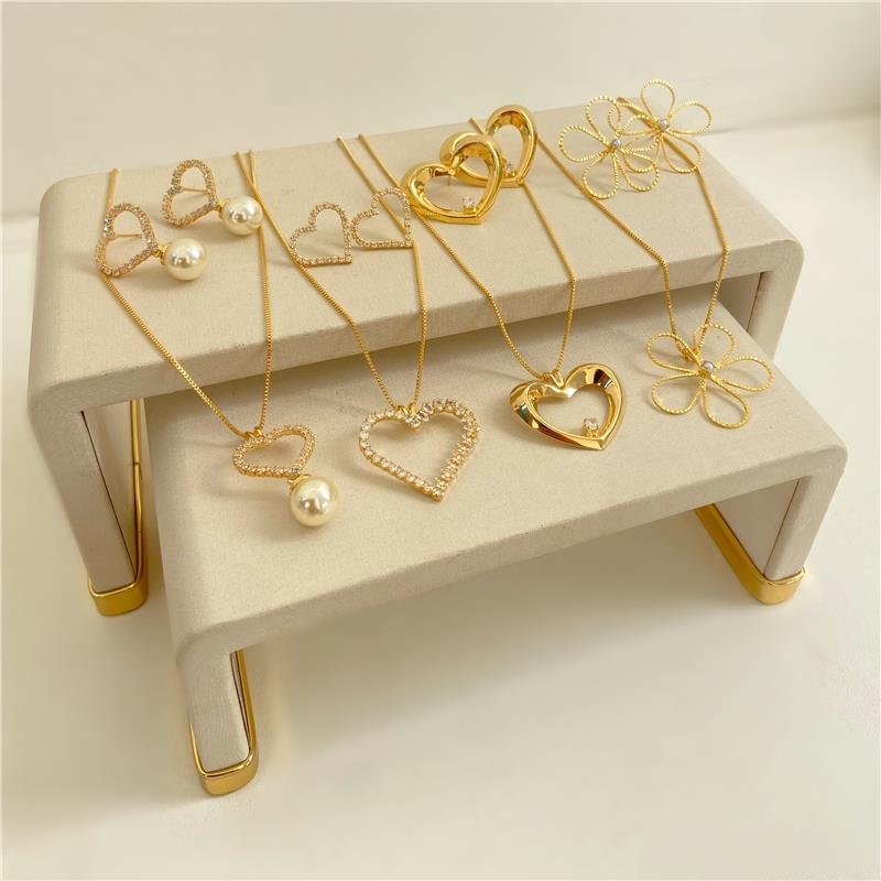 CONJUNTO CORAÇÃO CRAVEJADO BANHO OURO 18K