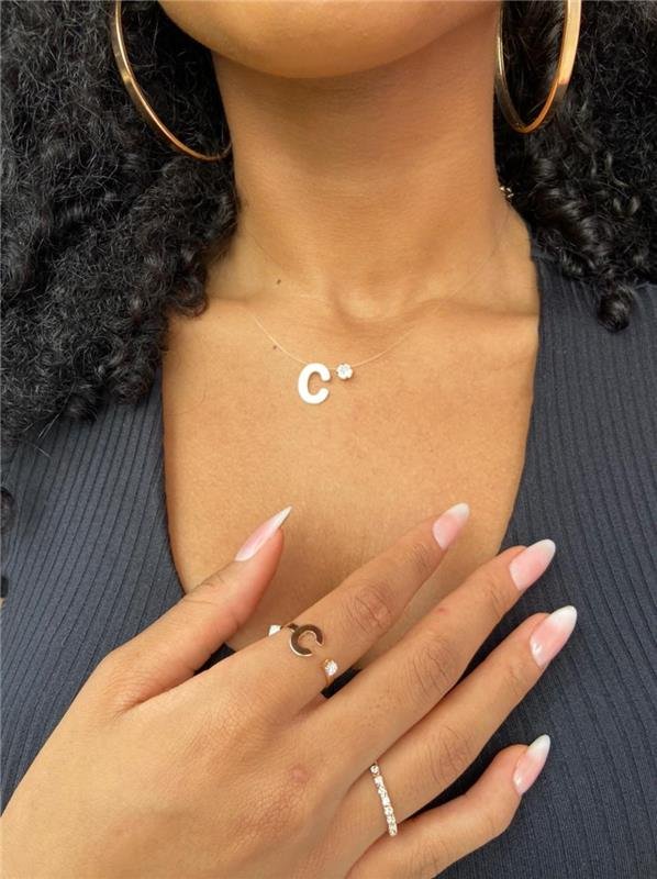 COLAR FIO DE NYLON COM LETRA E PONTO DE LUZ BANHO OURO 18K