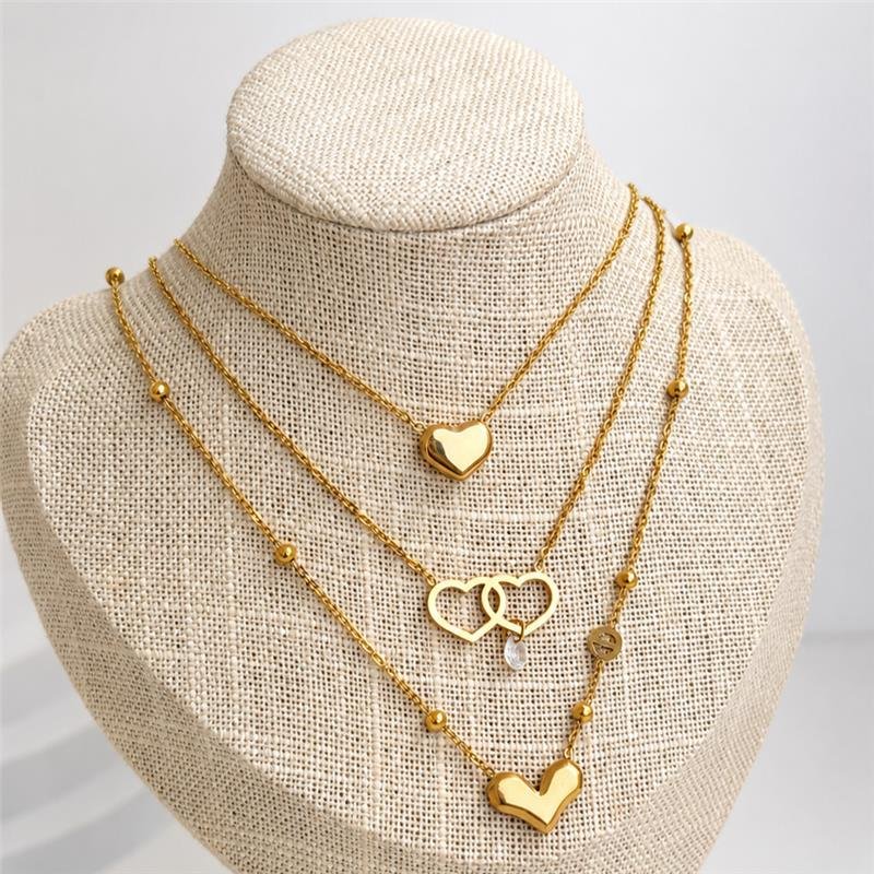 COLAR CORAÇÃO COM BOLINHA AÇO INOXIDÁVEL COM BANHO OURO 18K