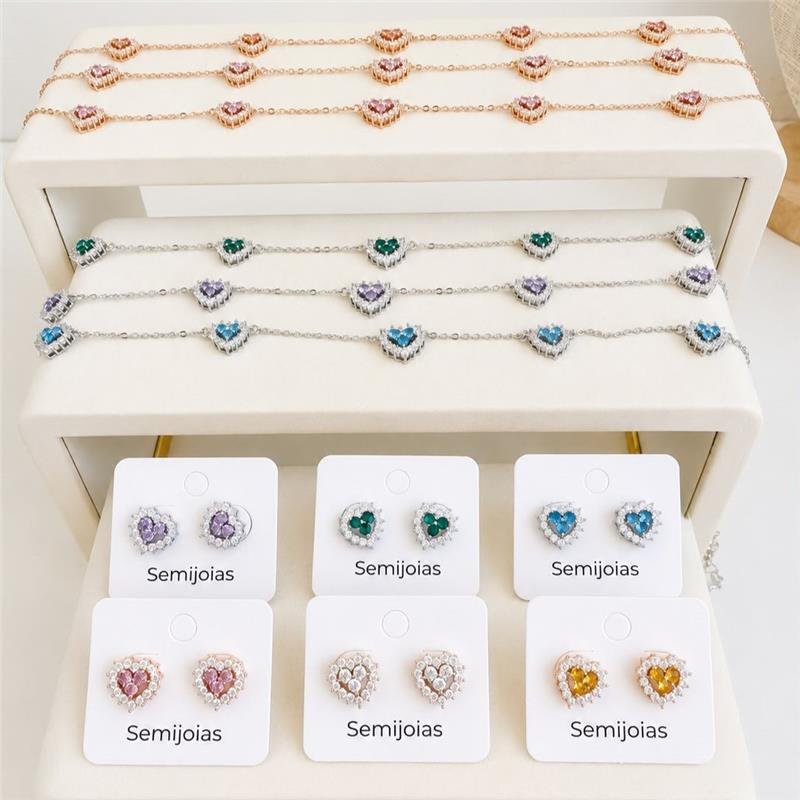 COLAR CHOKER CORAÇÕES CRAVEJADOS AMARELO DESIGN LUXO BANHO OURO 18K