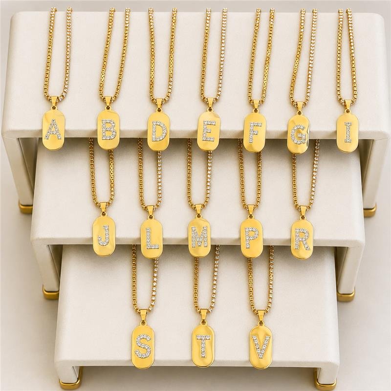 COLAR RIVIERA PINGENTE LETRA S CRAVEJADA BANHO OURO 18K - PRÉ VENDA - PREVISÃO 12/08 