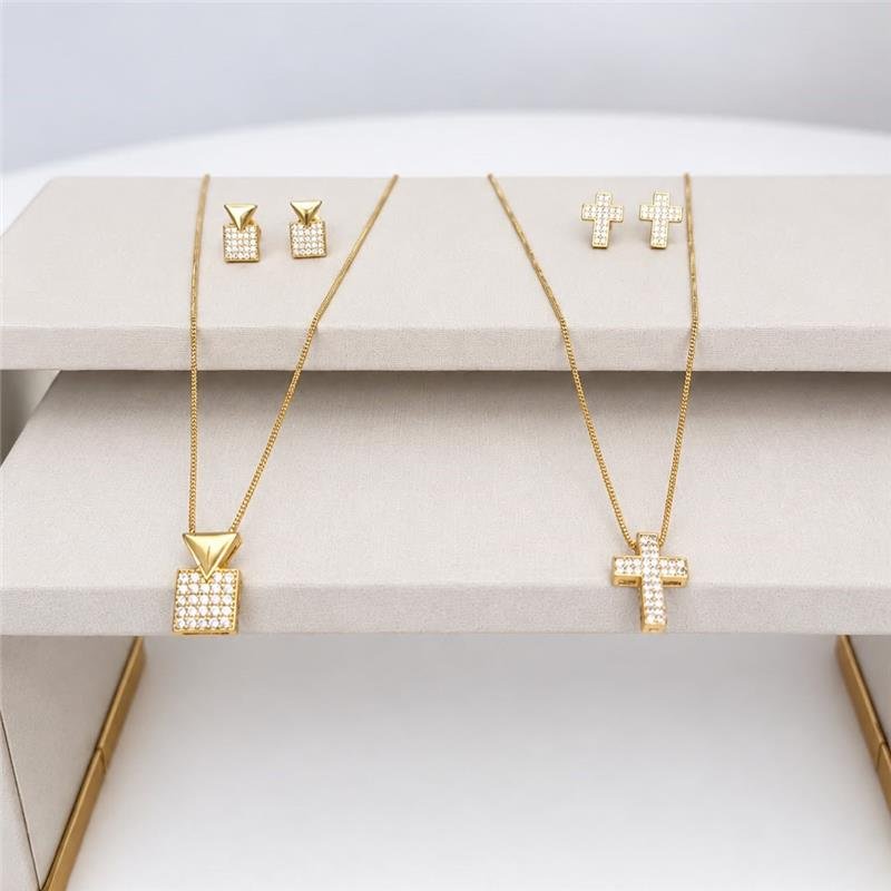 CONJUNTO CRUZ CRAVEJADA BANHO OURO 18K