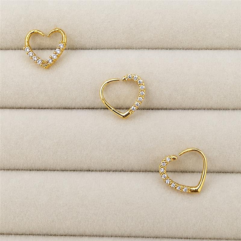 PIERCING DAITH CORAÇÃO CRAVEJADO AÇO INOXIDÁVEL BANHO OURO 18K
