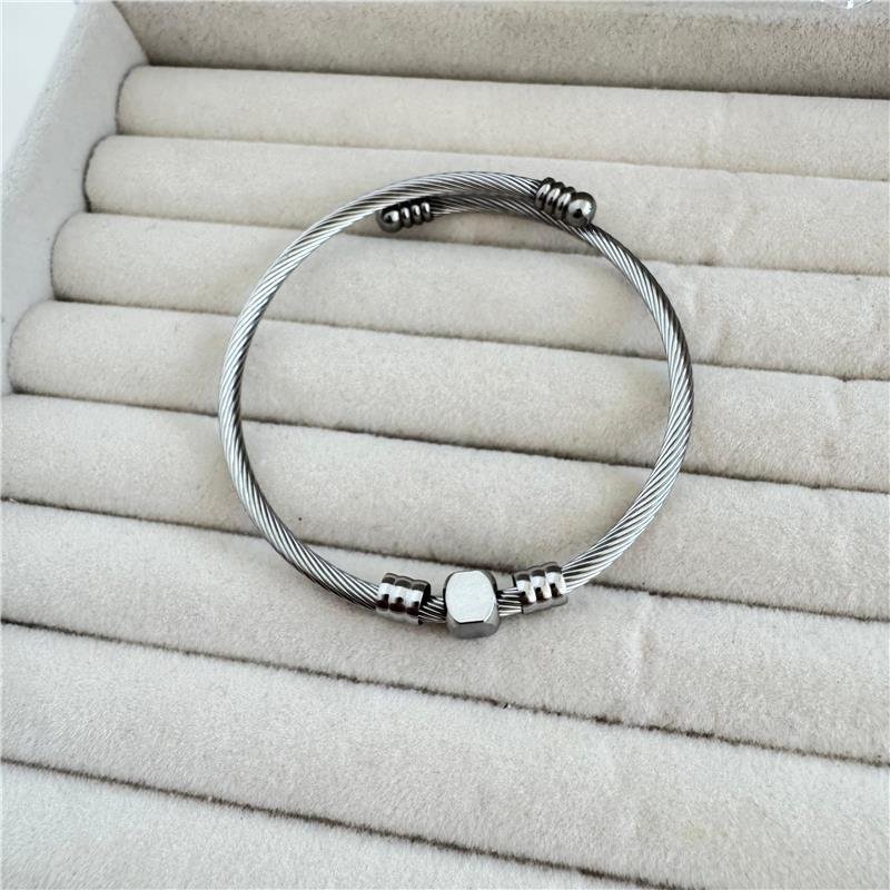 PULSEIRA DREAMS COM BERLOQUE GEOMÉTRICO EM AÇO INOXIDÁVEL
