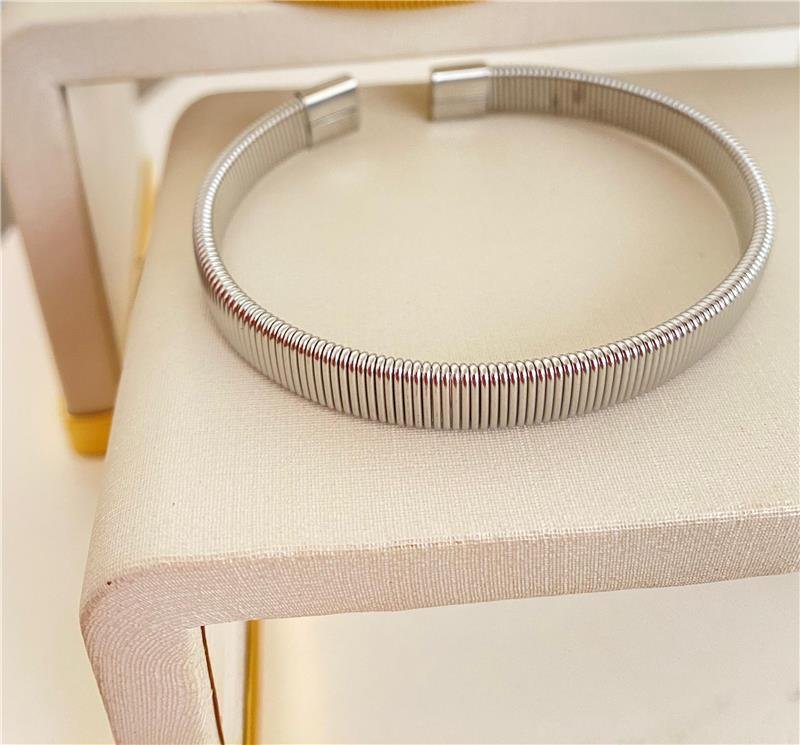  BRACELETE RISCADO EM AÇO INOXIDÁVEL