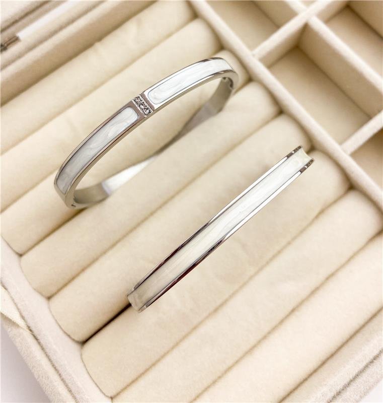  BRACELETE RETANGULAR COM DETALHE MADRE PÉROLA AÇO INOXIDÁVEL