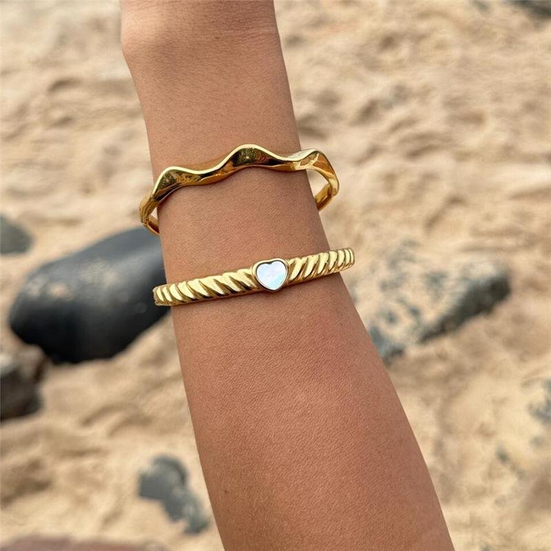 BRACELETE DESIGN ONDULADO AÇO INOXIDÁVEL BANHO OURO 18K