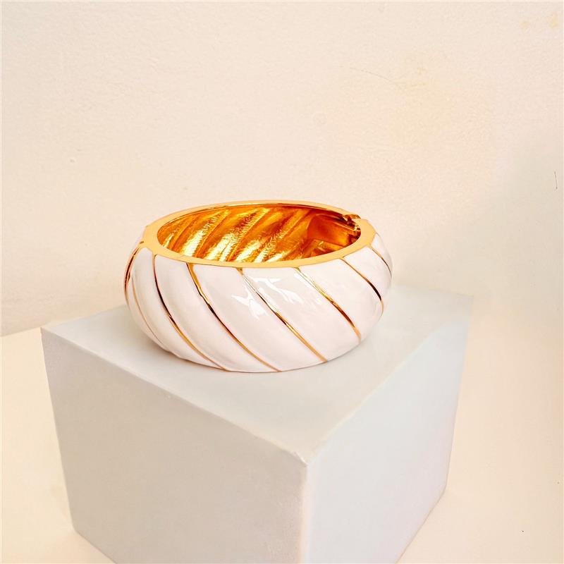 BRACELETE MAXI DESIGN ENTRELAÇADO BRANCO BANHO OURO 18K