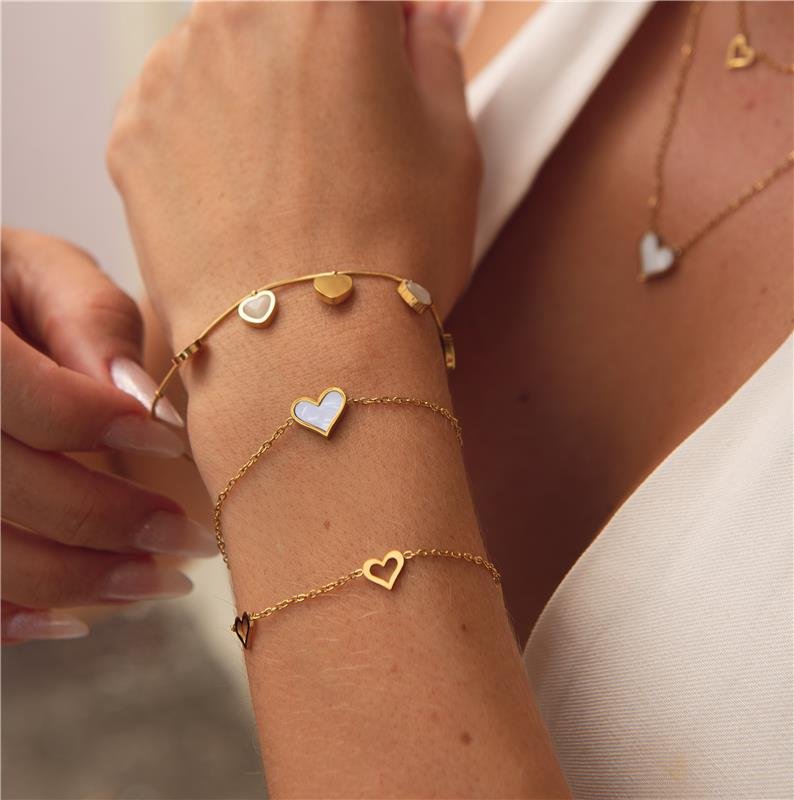 PULSEIRA DUPLA CORAÇÃO MADRE PÉROLA E CORAÇÕES VAZADOS AÇO INOXIDÁVEL BANHO OURO 18K