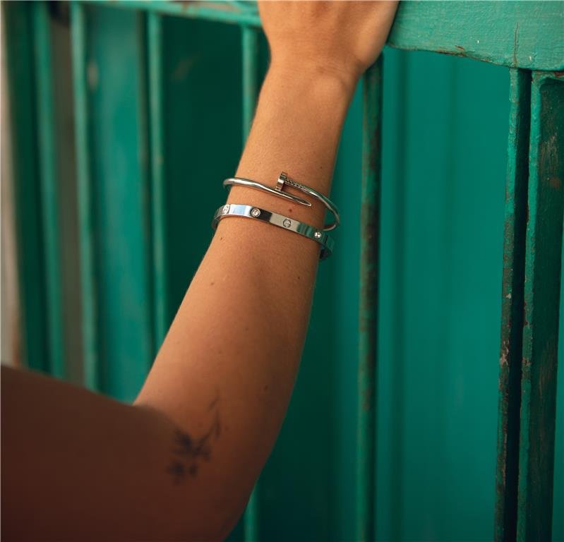  BRACELETE CARTIER COM PONTO DE LUZ AÇO INOXIDÁVEL 
