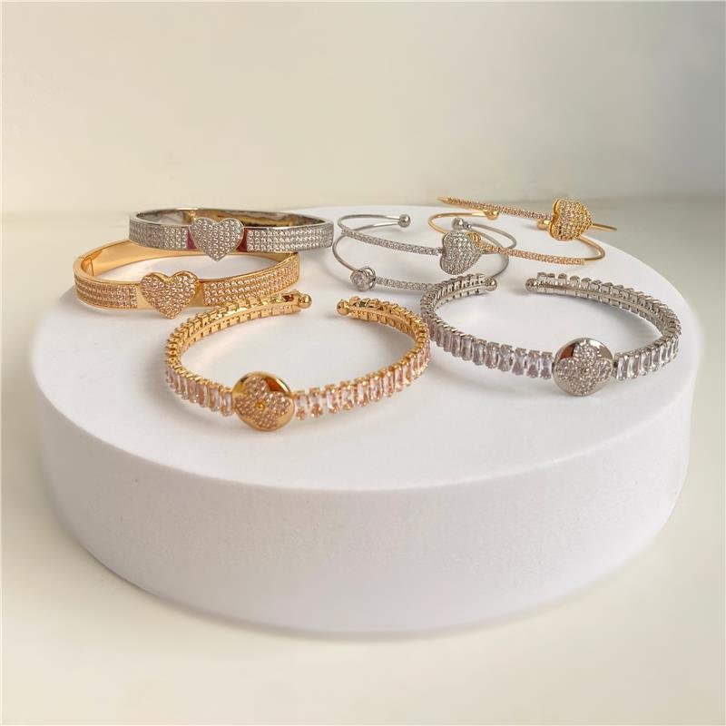 BRACELETE RETANGULAR CORAÇÃO CRAVEJADO BANHO PRATA 950