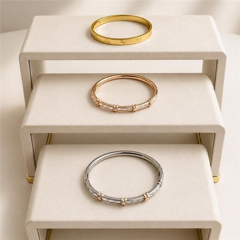  BRACELETE CARTIER EM AÇO INOXIDÁVEL COM BANHO OURO18K