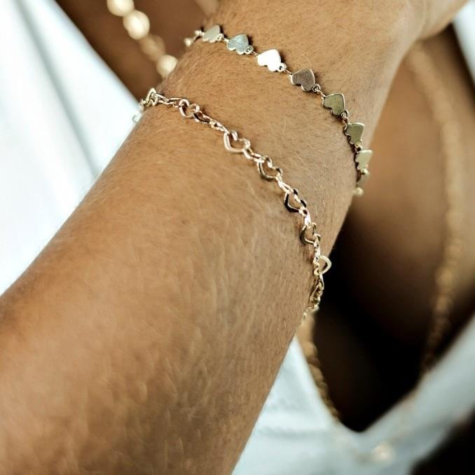PULSEIRA ELOS CORAÇÃO BANHO OURO 18K