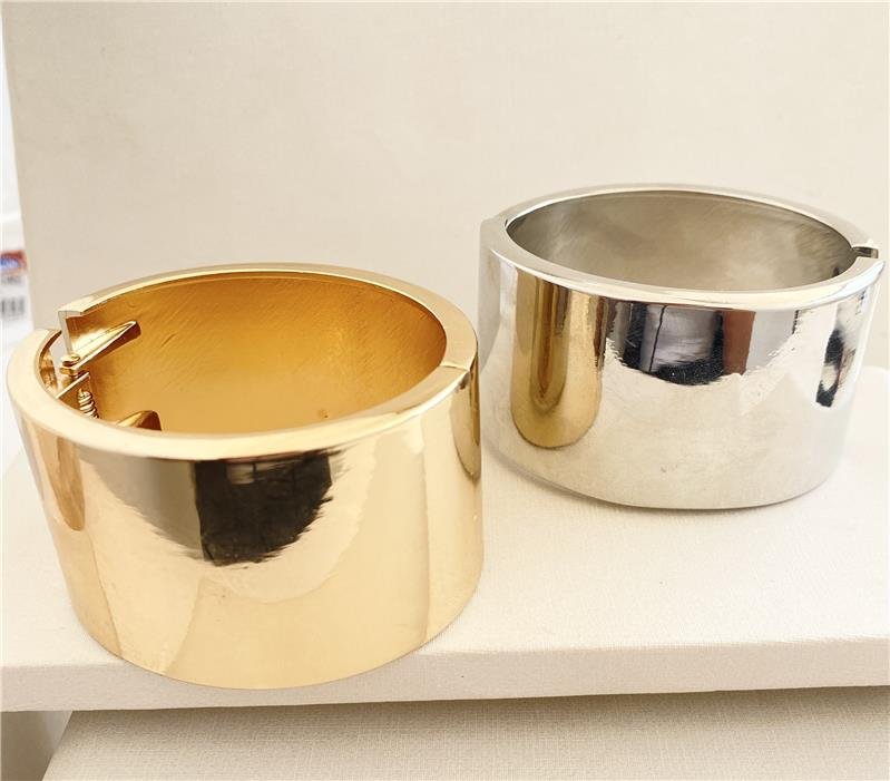 PULSEIRA BRACELETE MAXI GROSSO EM AÇO INOXIDÁVEL COM BANHO OURO 18K 3 MESES DE GARANTIA