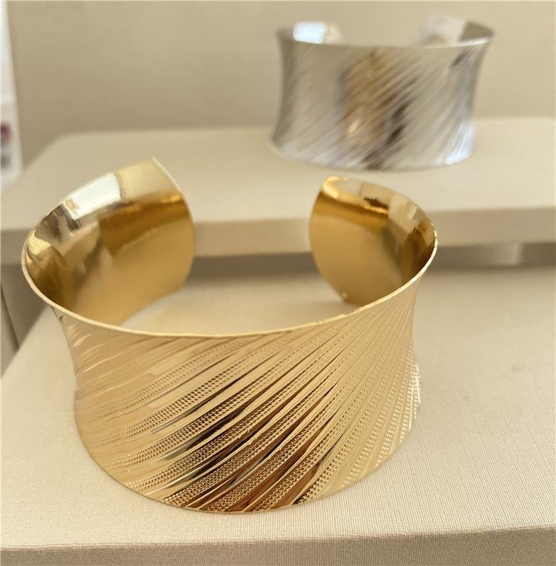 PULSEIRA BRACELETE ESCOVADO GROSSO EM AÇO INOXIDÁVEL COM BANHO OURO 18K 3 MESES DE GARANTIA
