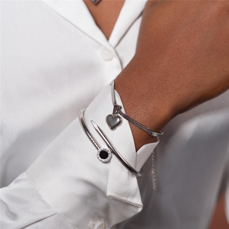 PULSEIRA FITA COM PINGENTE CORAÇÃO EM AÇO INOXIDÁVEL 