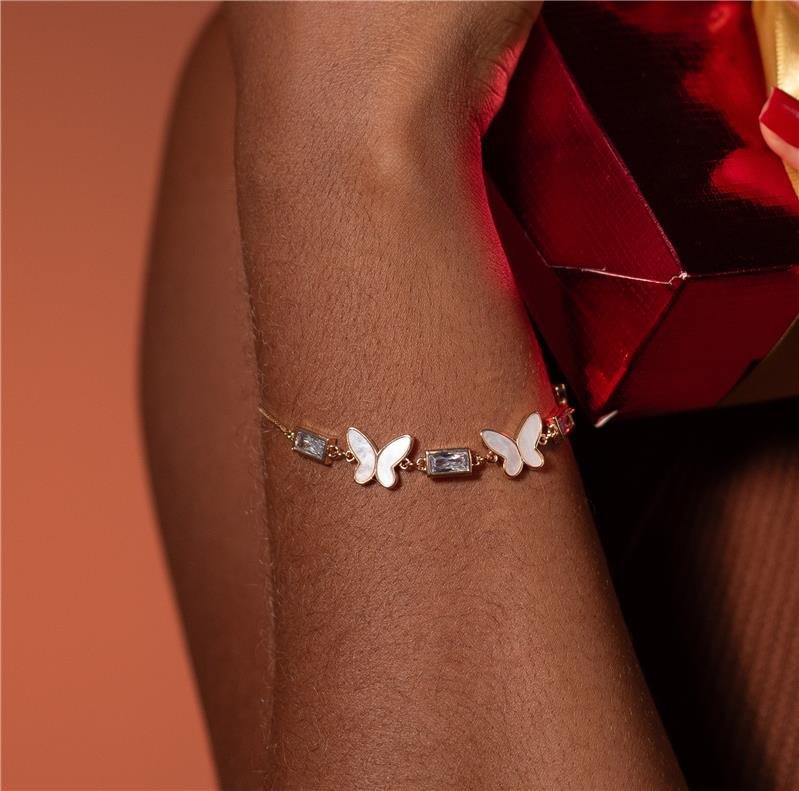 PULSEIRA BORBOLETA MADRE PÉROLA COM ZIRCÔNIA RETANGULAR GRAVATINHA BANHO OURO 18K