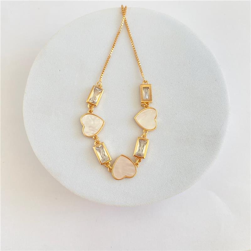 PULSEIRA CORAÇÃO MADRE PÉROLA COM ZIRCÔNIA RETANGULAR GRAVATINHA BANHO OURO 18K
